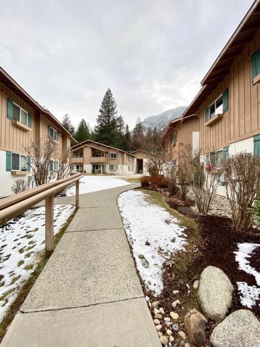 Walk To Downtown Leavenworth * Sleeps 6 + Pets * Ground Level Gem! Daire Dış mekan fotoğraf